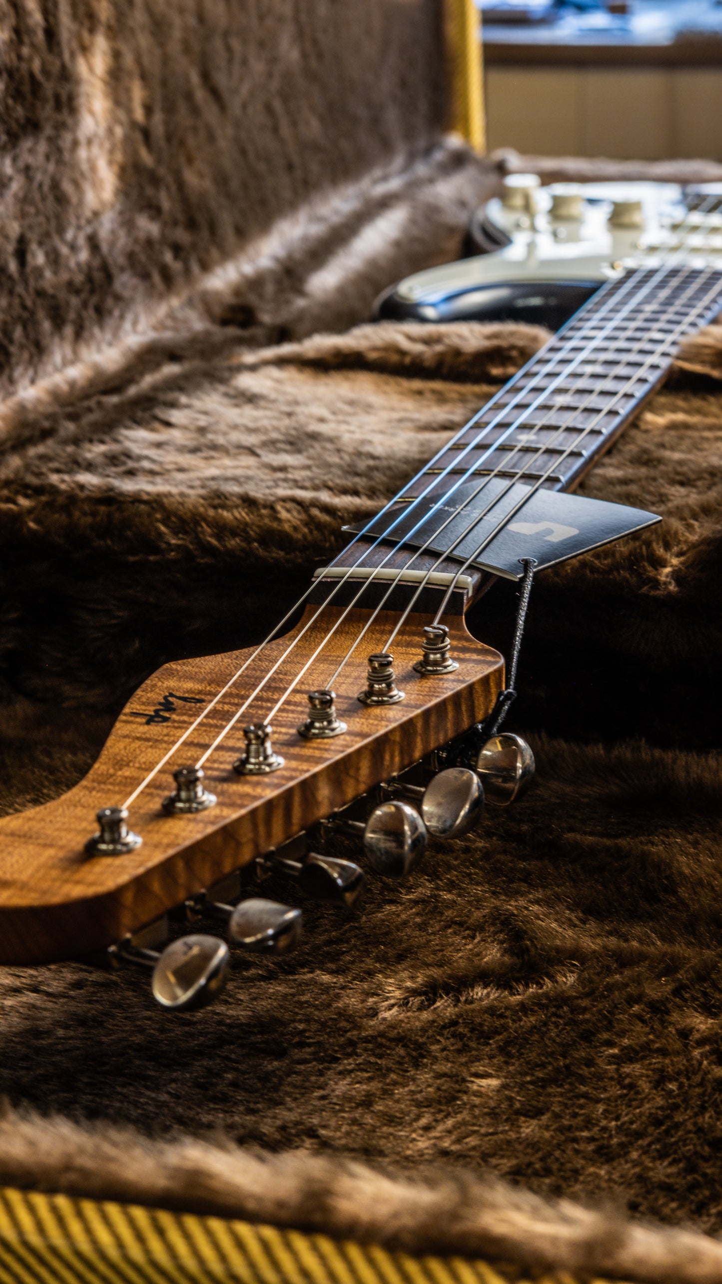 Lewis Parker Guitar Co. - Signature "S" in Charcoal Frost Metallic