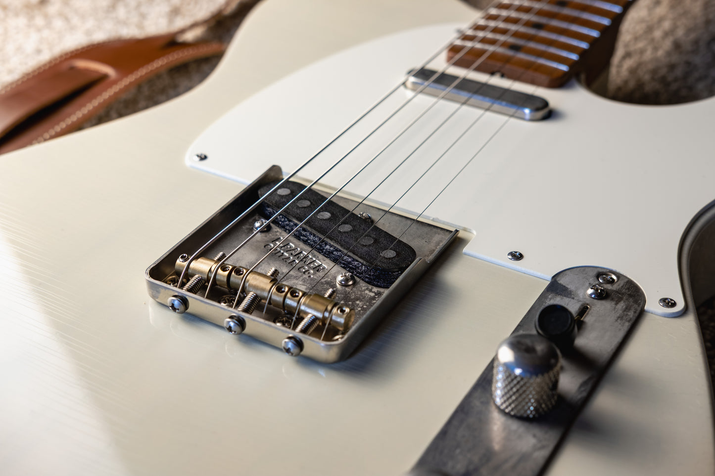 Lewis Parker Guitar Co. - Signature "T" in Custom Colour Strawberry Blonde