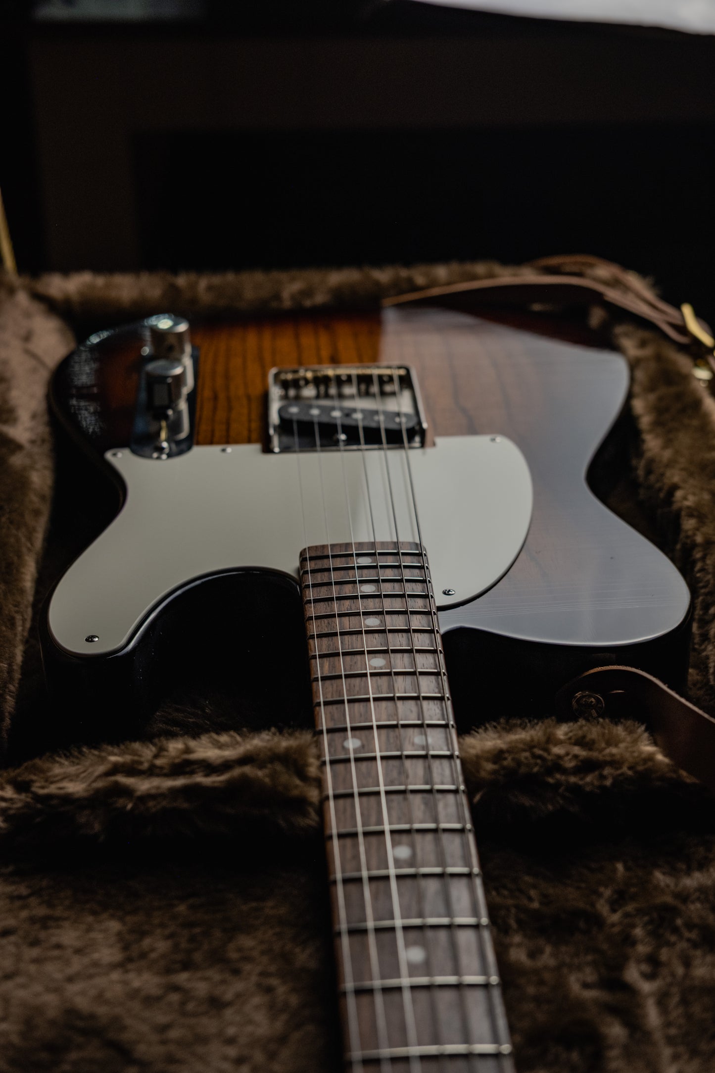 Lewis Parker Guitar Co. - Signature "T" in Two-Tone Sunburst
