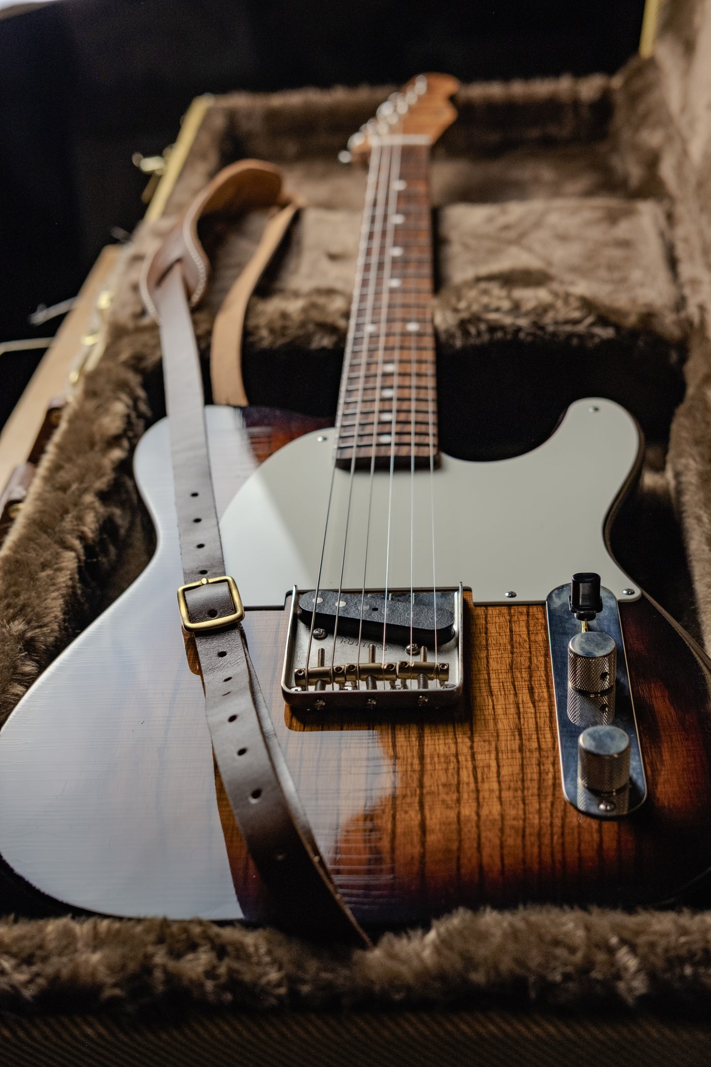 Lewis Parker Guitar Co. - Signature "T" in Two-Tone Sunburst