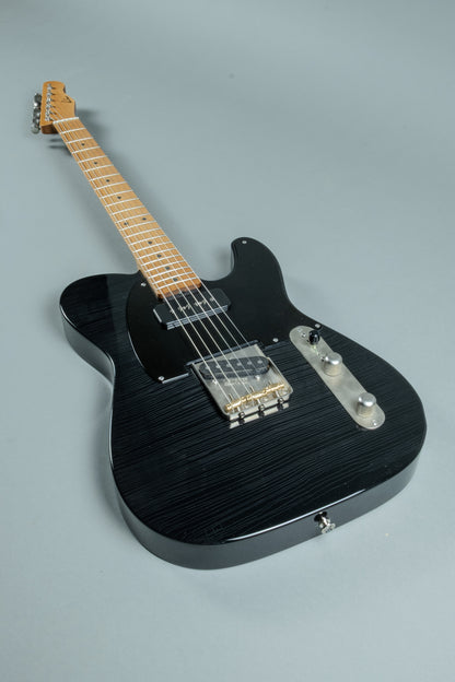 Lewis Parker Guitar Co. - Signature "T" in Piano Black