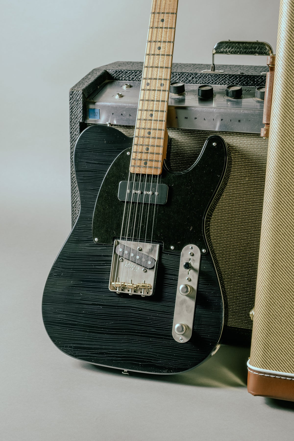 Lewis Parker Guitar Co. - Signature "T" in Piano Black