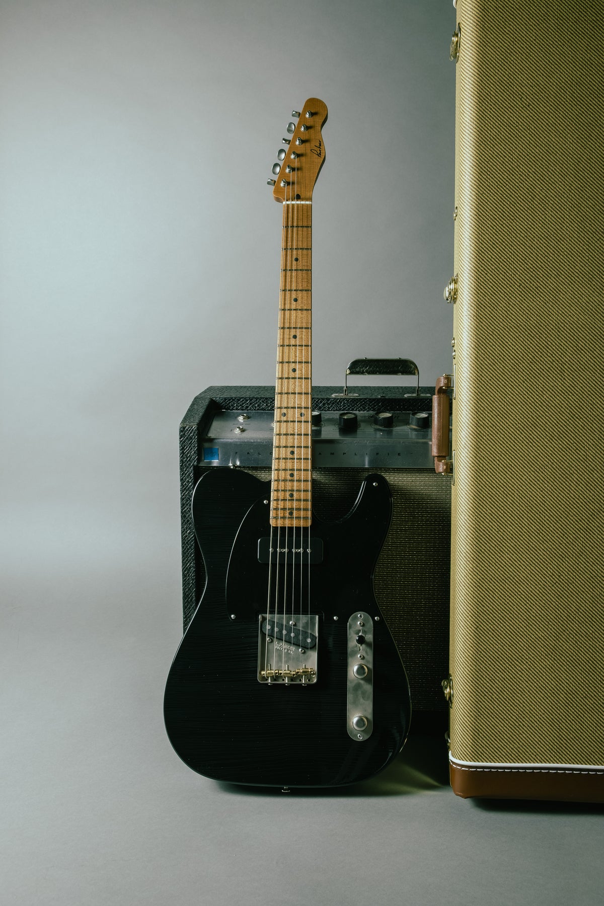 Lewis Parker Guitar Co. - Signature "T" in Piano Black