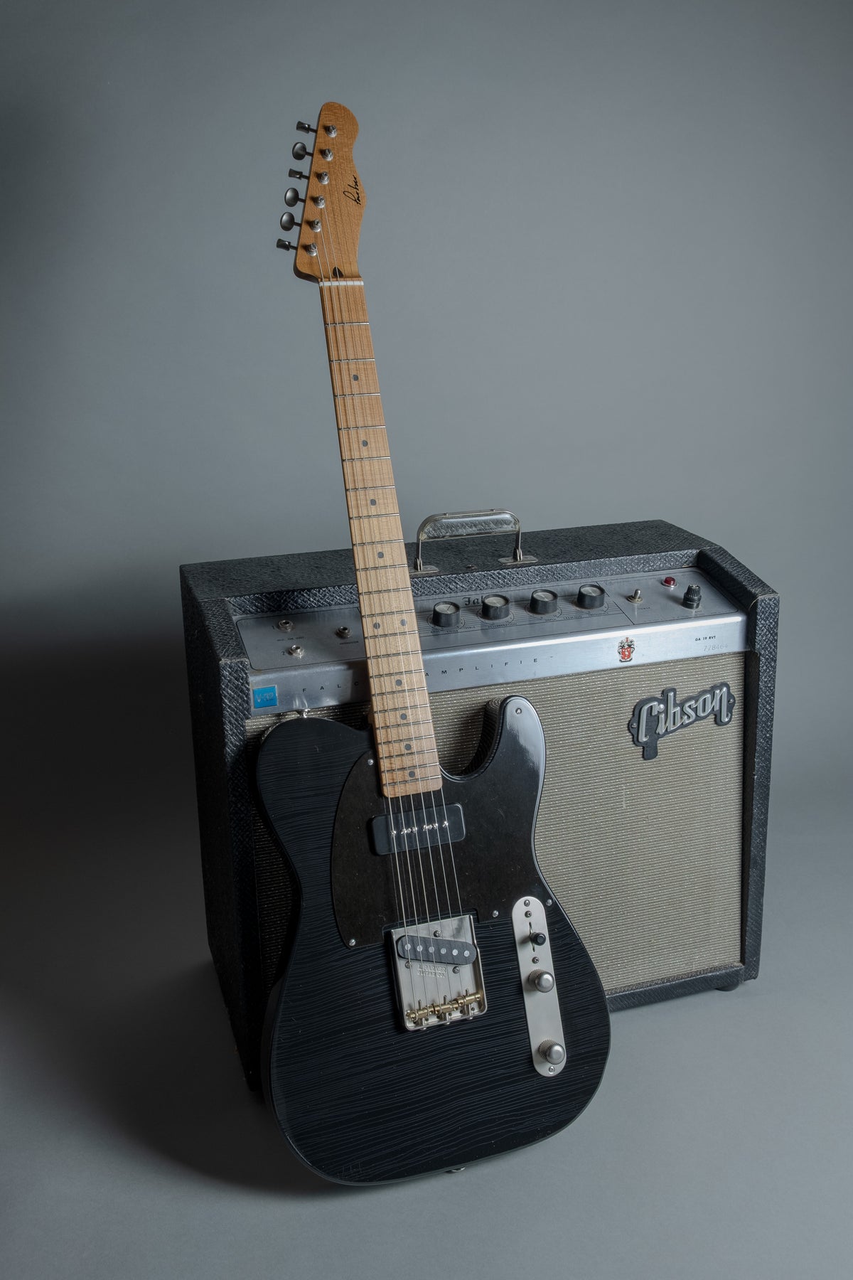 Lewis Parker Guitar Co. - Signature "T" in Piano Black