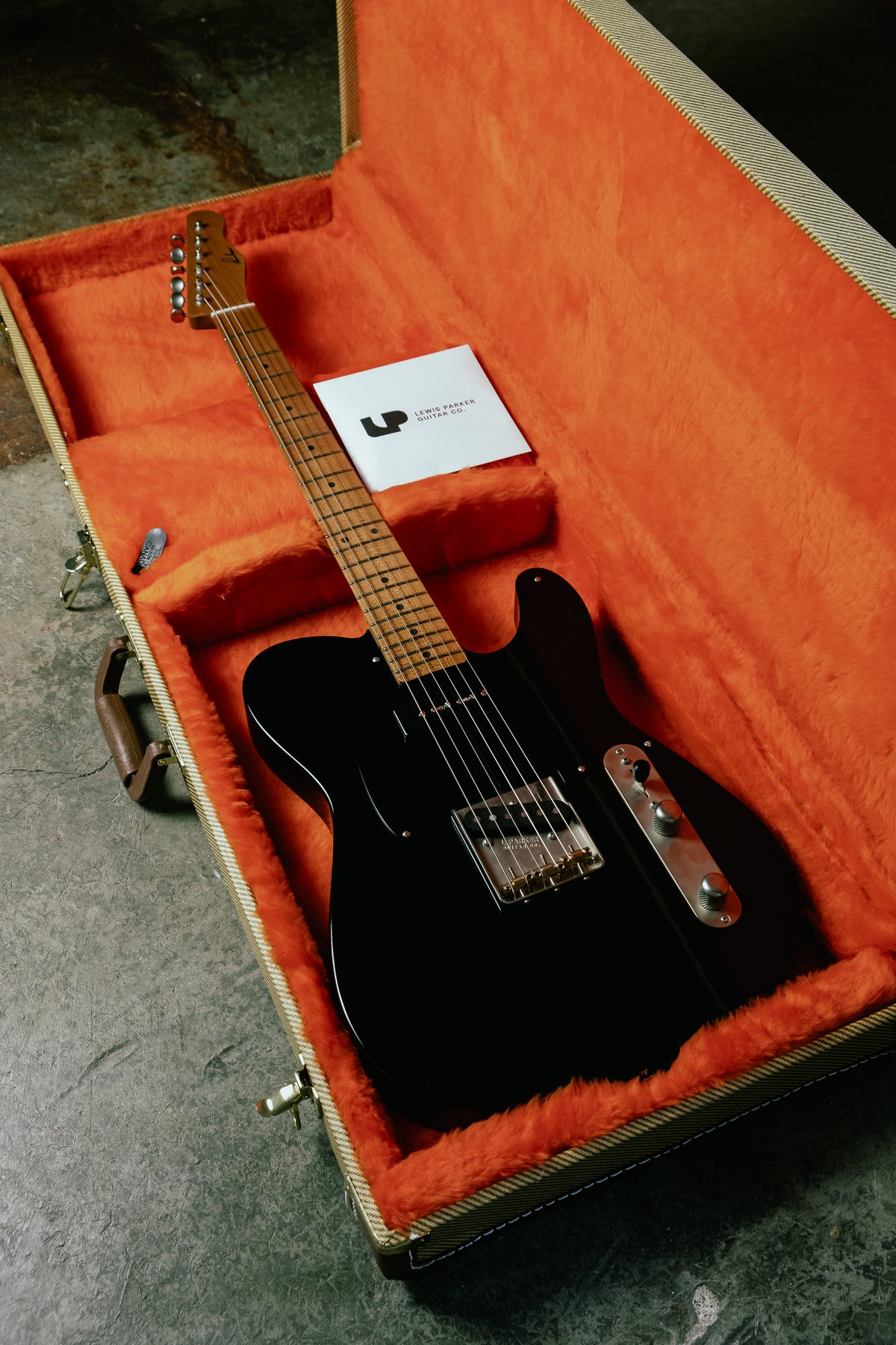 Lewis Parker Guitar Co. - Signature "T" in Piano Black