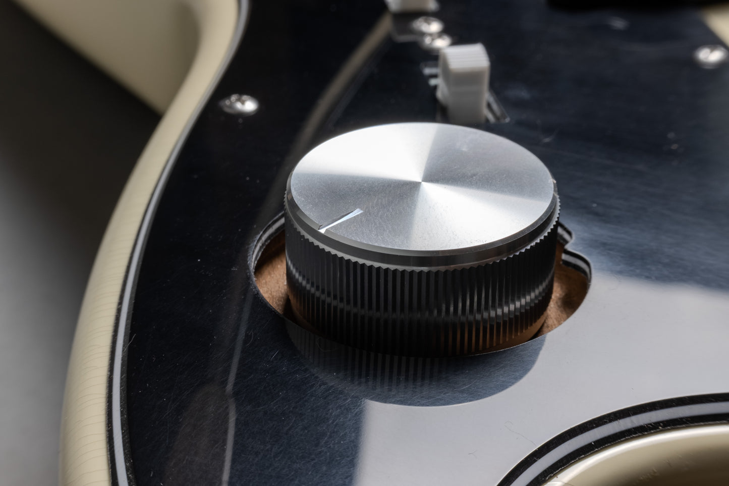 Lewis Parker Guitar Co. - 1448-S in Nicotine White