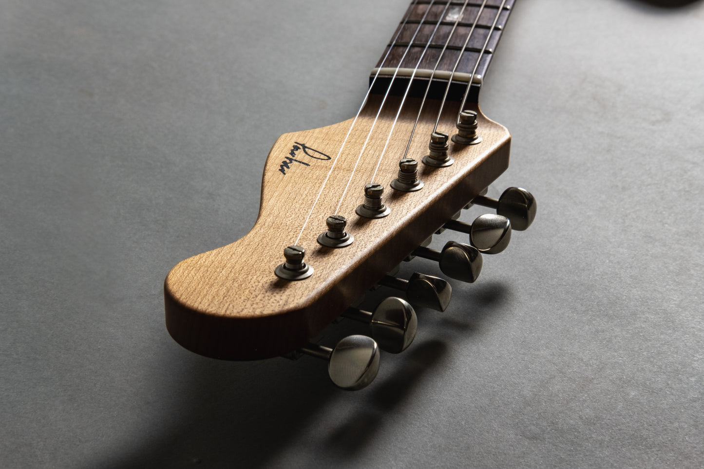 Lewis Parker Guitar Co. - 1448-S in Nicotine White